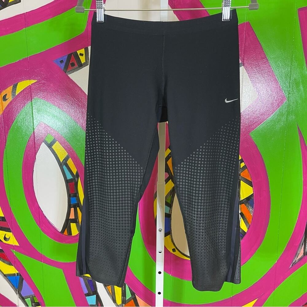 Nike Dri FIt Capris. Size Medium Excellent condition. Zipper pocket in the back